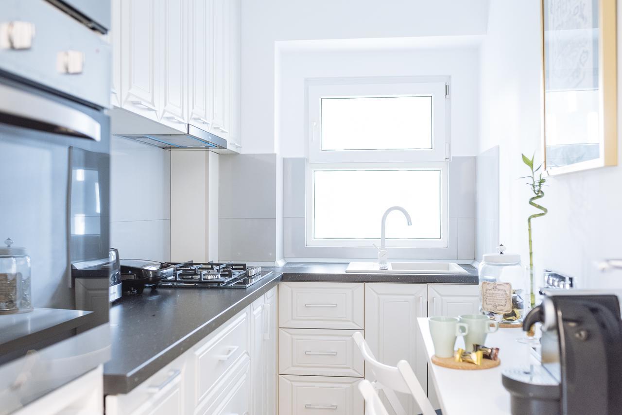 Luxury City Centre Apartment Бухарест Экстерьер фото