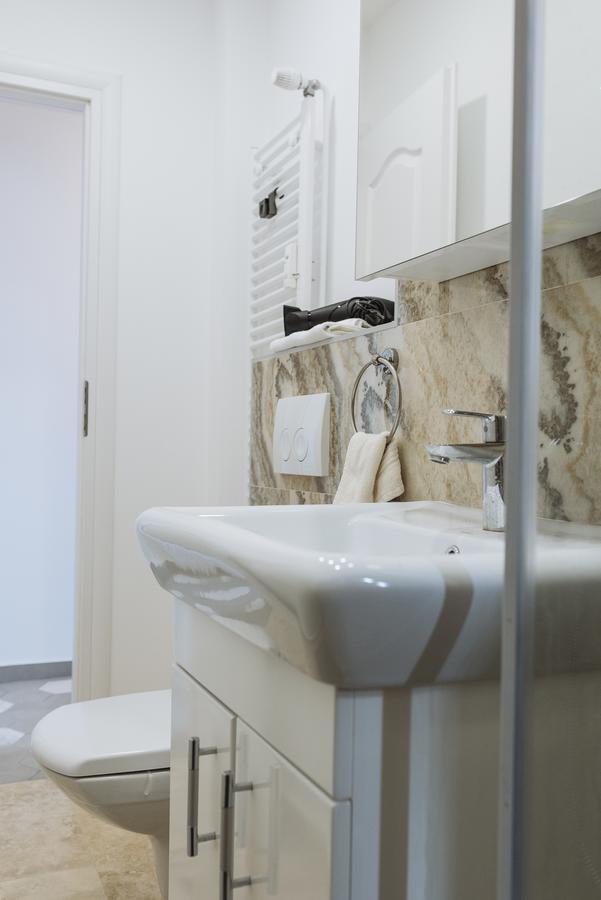 Luxury City Centre Apartment Бухарест Экстерьер фото